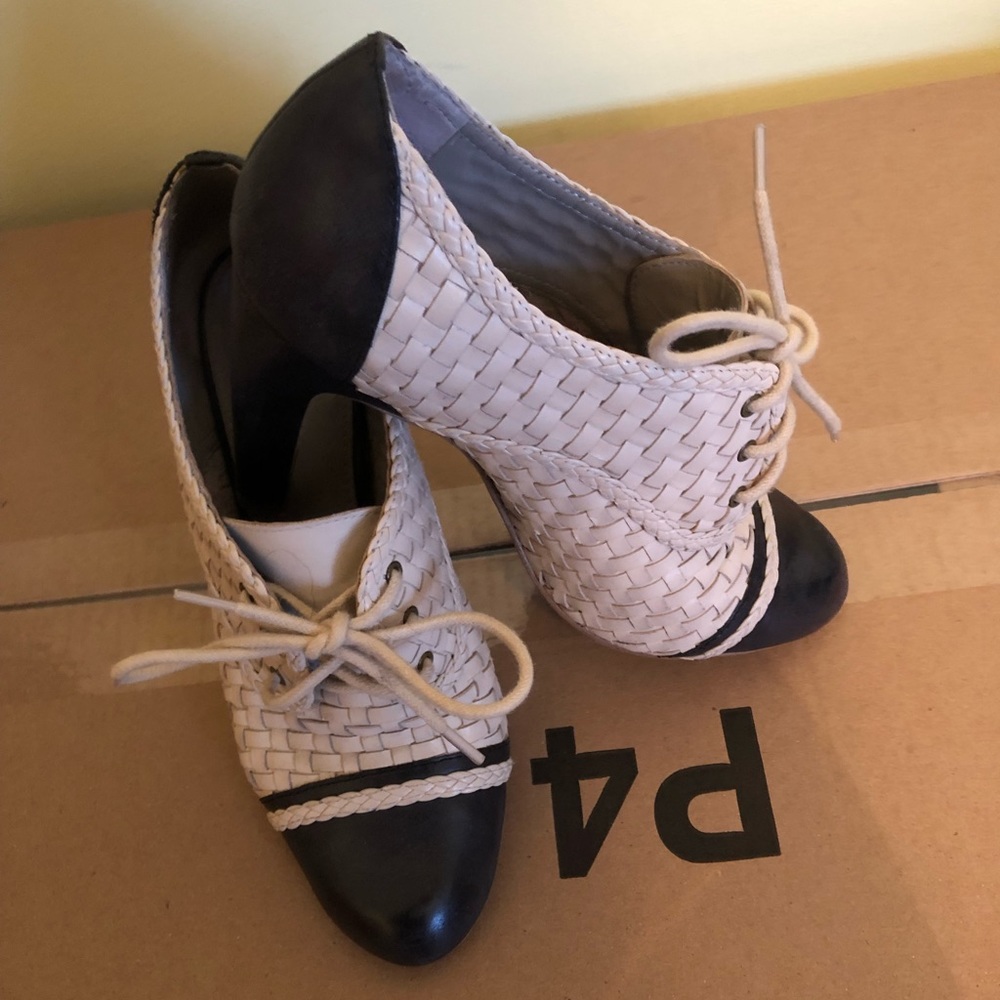 Hinge waved pumps size 7.5